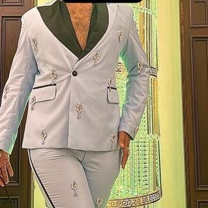 Unique, and stylist suit.